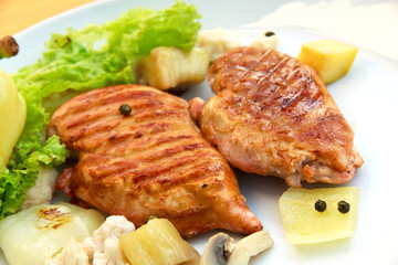 grilled-roasted schnitzel of turkey meat with vegetables