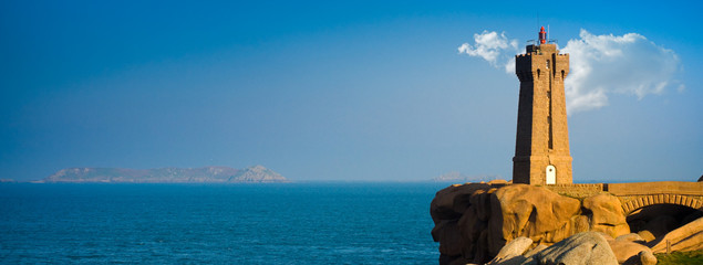 le phare de ploumanach (ploumanac'h) en Bretagne