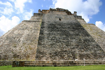 Obraz na płótnie Canvas Ruiny piramidy Majów