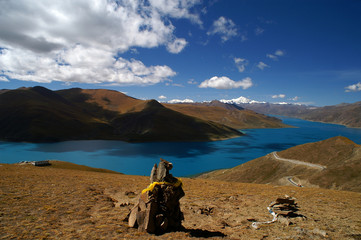 Manisteinhaufen am Yamdrok-Tso, Tibet