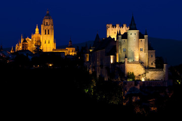 Fototapeta na wymiar Segovia nocą, Kastylia i León, Hiszpania