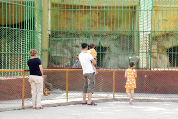 family at the zoo