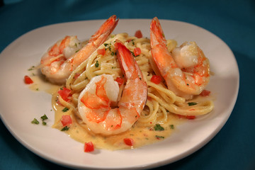 Shrimp Linguine Noodles with Tomatoes