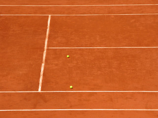 Balles de tennis sur terre battue