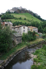 Fototapeta na wymiar Saint-Flour - mniejsze miasta i przedmieścia (Auvergne, Cantal)