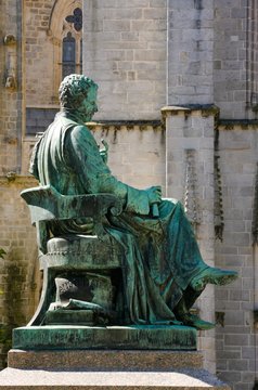 Statue du Dr René Laënnec (1781-1826), Quimper, Bretagne.