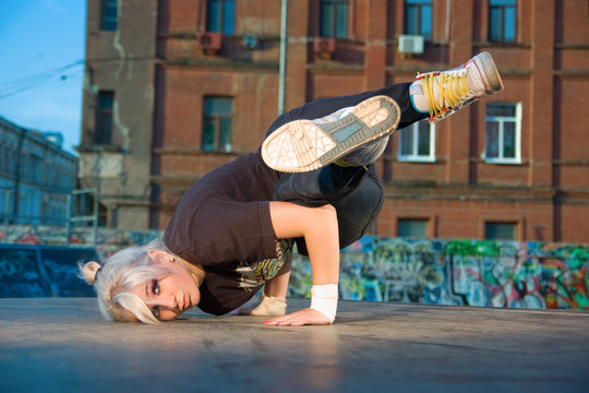 Girl break-dancer