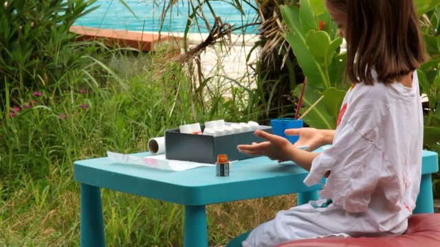 tr&egrave;s fi&egrave;re de sa cr&eacute;ation