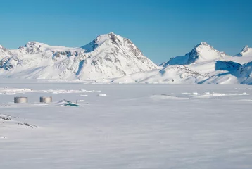Deurstickers Inuit village and mountains, Greenland © Anouk Stricher