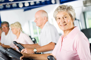 Older people exercising in the gym - obrazy, fototapety, plakaty