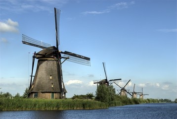 Fototapeta na wymiar 5 młynów w Kinderdijk