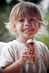 gourmand coquin glace bébé sucrerie bonbon enfant aimer dessert