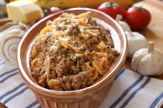 Spaghetti with mince meat and tomato sauce