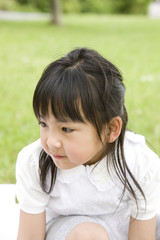 遊びに夢中な女の子