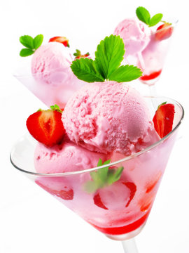 coupes de glace à la fraise