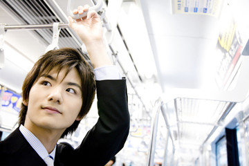 通勤中のビジネスマン