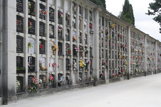 Nichos del cementerio de Pamplona, Navarra.
