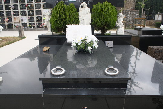 Panteon funerario, cementerio de Pamplona, Navarra.