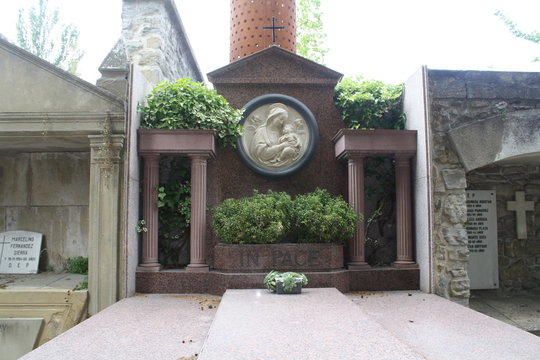 Descansa "In Peace", cementerio de Pamplona, Navarra.