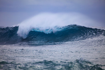 Fototapeta na wymiar storm surf surges against Oahu shore
