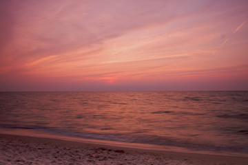 Obraz na płótnie Canvas Lake Michigan Sunset with beach