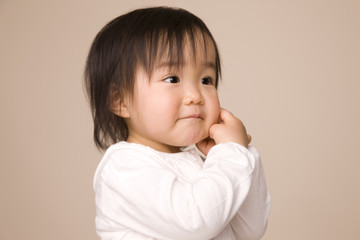 悩んでいる赤ちゃん