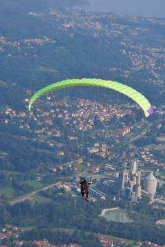 parapendio giallo