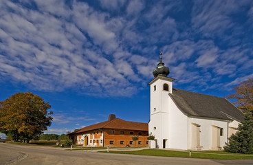 Fototapeta na wymiar Bauernhofkapelle
