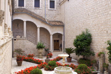 cortile interno monastero