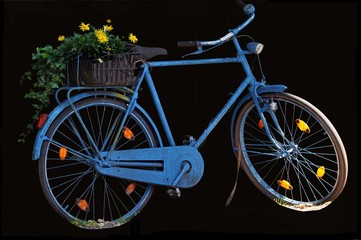 Blaues Herrenfahrrad mit Blumen, Recycling