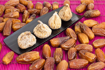 getrocknete Feigen und Datteln, dried figs and dates