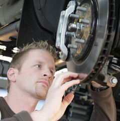 automechaniker kfz werkstatt reparatur