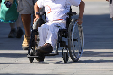 Obraz na płótnie Canvas wózek i niepełnosprawność
