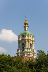 Fototapeta na wymiar tower of the Novospassky monastery