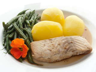 Lachsfilet mit Bohnen und Kartoffeln