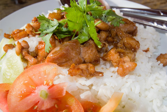 Thai food, fried chicken with garlic