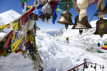 tempel auf 5500m höhe, ladakh - obrazy, fototapety, plakaty