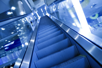 Moving escalator with stairs