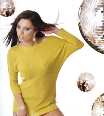 Naklejka premium sexy showgirl over mirror ball background