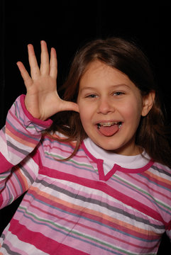 bambina smorfia maramao
