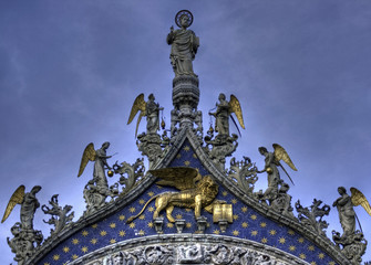 Fototapeta na wymiar Sculptures San Marco, Venice, Italy