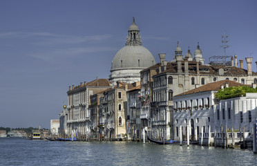 Fototapeta na wymiar Słynny widok na Canal Grande, Dzielnica Dorsoduro, Wenecja