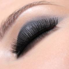 Luxuriant eyelashes