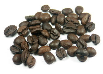 quelques grains de café torréfié