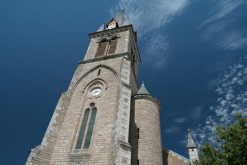 Fototapeta na wymiar Vilage de Thérondels Aveyron Eglise