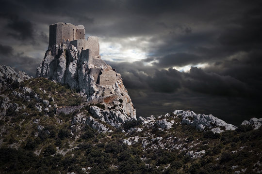 château cathare ruine pierre fort roche colline orage