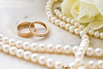 two rings and pearls