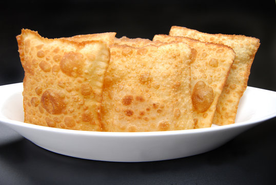 Por&ccedil;&atilde;o de pasteis fundo preto 1