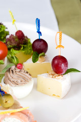 cheese and grape canape