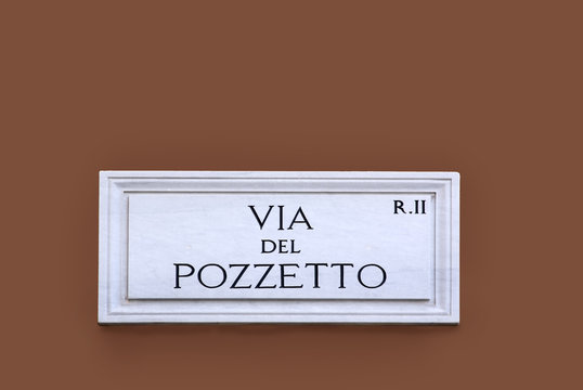 Roma, via del Pozzetto, targa in marmo